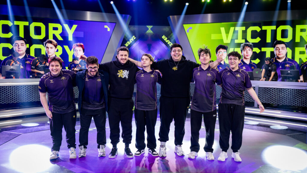 From left to right, BBL Crewen, assistant coach Viento, coach KEY, Lar0k, Rosé, lovers rock, Loita