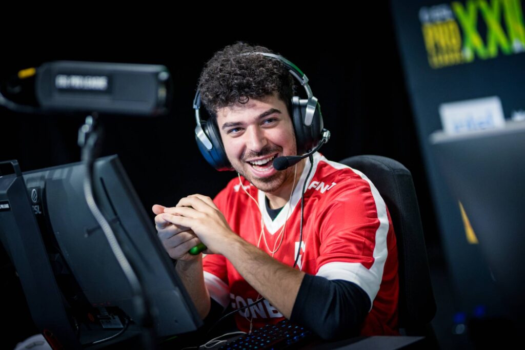 It’s a photo of CS2 esports player Lotan "Spinx" Giladi from the team MOUZ during the tournament ESL Pro League Season 22.