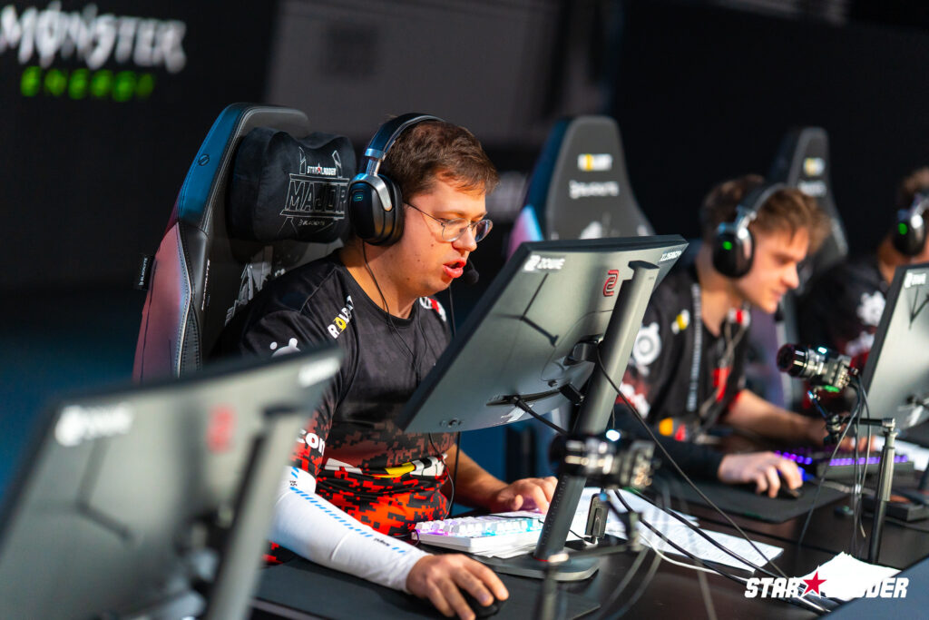 It’s a photo of the CS2 esports team FaZe Clan at the StarLadder Major 2025 in Budapest.