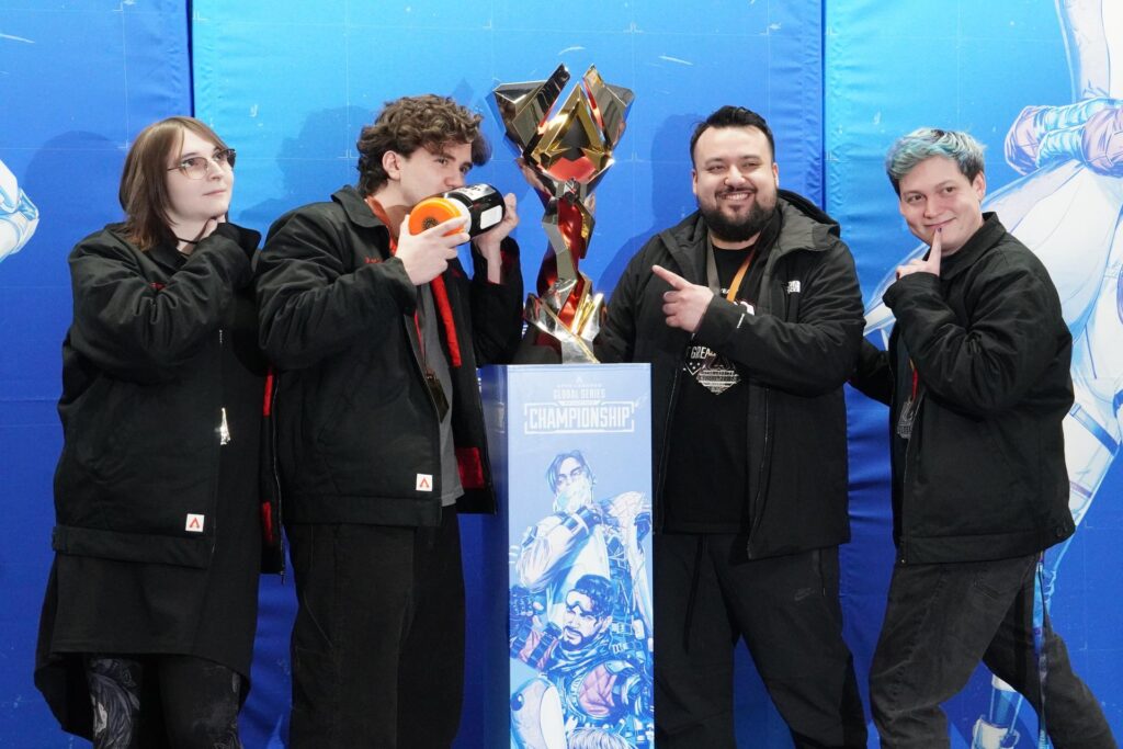Oblivion with the Champs trophy and Blinkzr posing with his MVP award (Photo via esports.gg / XC Enriquez)