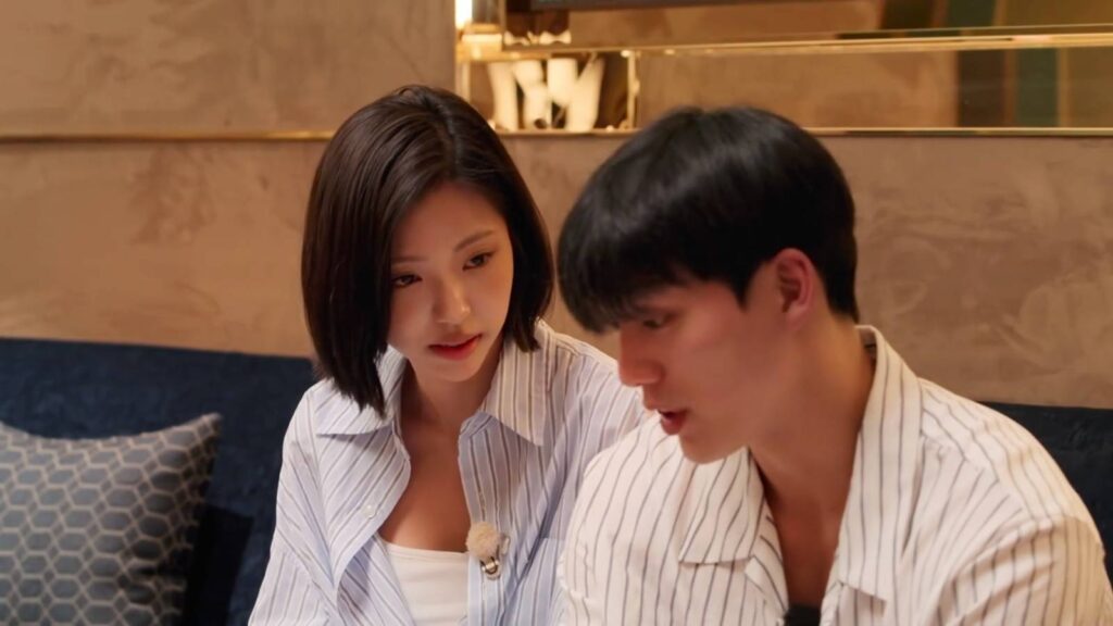 The screenshot from the Netflix show Single’s Inferno Season 5 - episode 8, Kim Go-eun and Shin Hyeon-woo during their Paradise date.