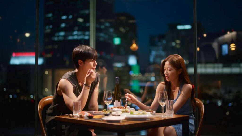 The screenshot from the Netflix show Single’s Inferno Season 5 - episode 8, Lee Joo-young and Youn Hyun-jae during their Paradise date.