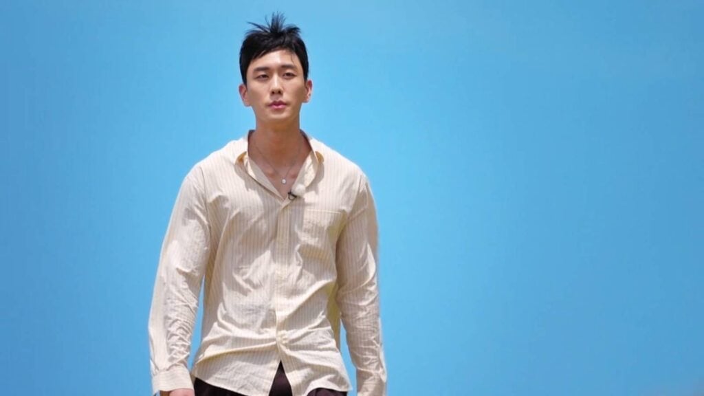 It’s a screenshot from the Korean reality show Single’s Inferno Season 5: the image shows one of the contestants, Kim Jay-jin, while he enters the show for the first time.