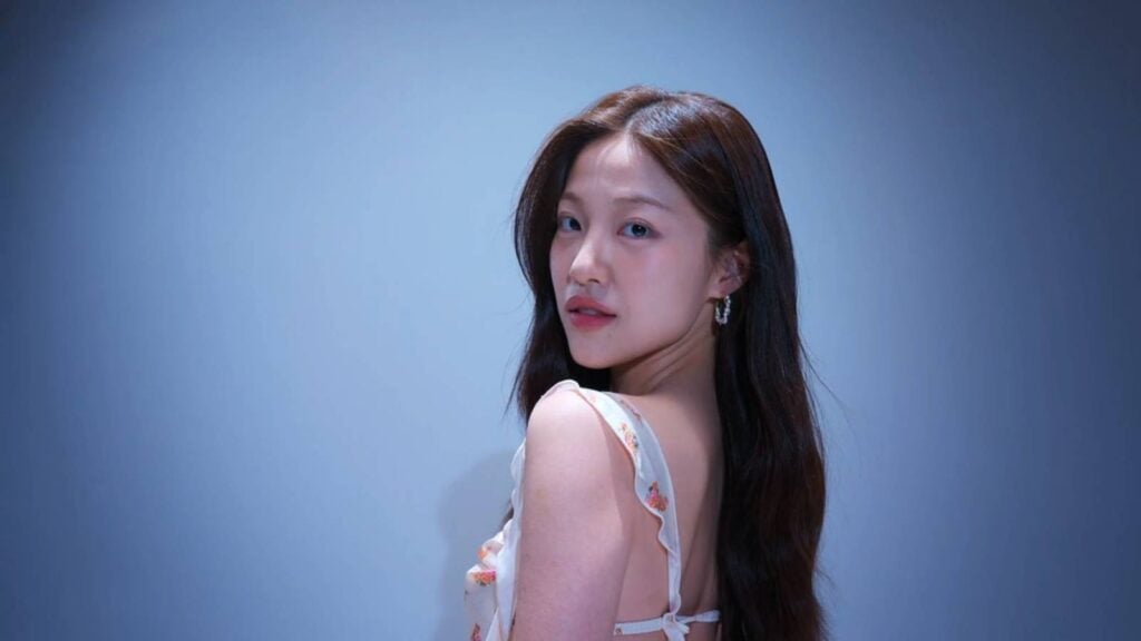 It’s a screenshot from the Korean reality show Single’s Inferno Season 5: the image shows one of the contestants, Lee Joo-young.