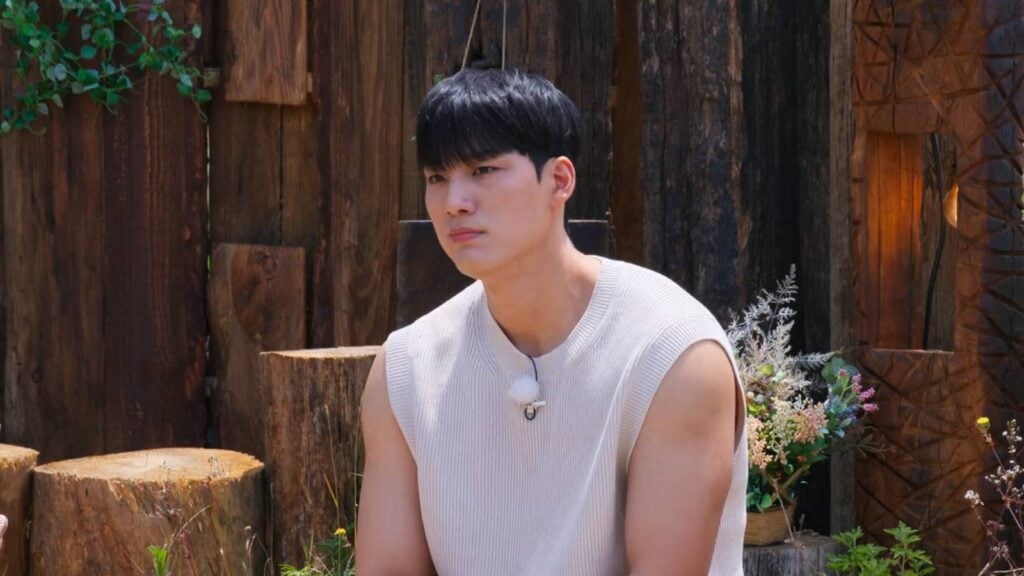 It’s a screenshot from the Korean reality show Single’s Inferno Season 5: the image shows one of the contestants, Shin Hyeon-woo in episode 1.