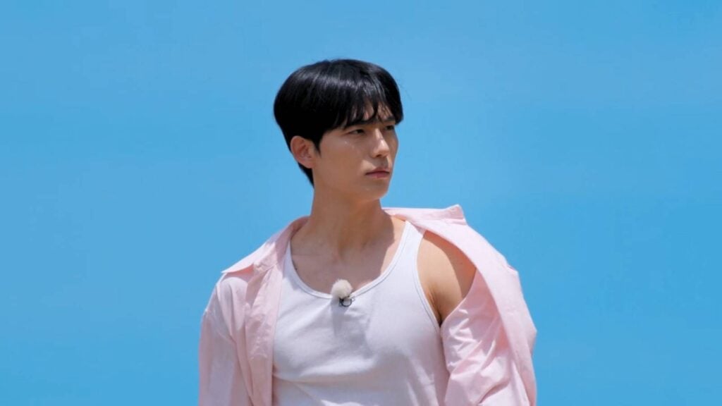 It’s a screenshot from the Korean reality show Single’s Inferno Season 5: the image shows one of the contestants, Youn Hyun-jae, while he enters the show for the first time.