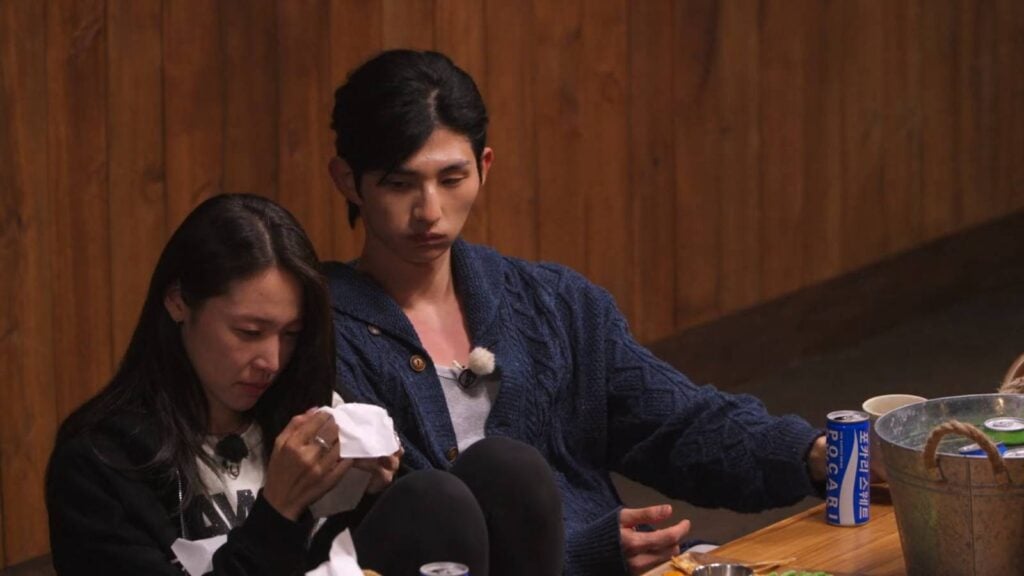 It’s a scene from episode 6, Single’s Inferno Season 5 - Choi Mina Sure has an emotional breakdown, and Lee Sung-hun supports her.