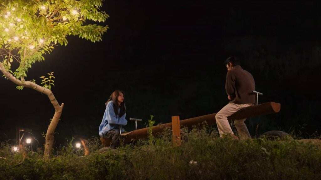 Single’s Inferno Season 5, a screenshot from episode 7 - Choi Mina Sue and Lee Sung-hun during their private conversation on the Inferno island.