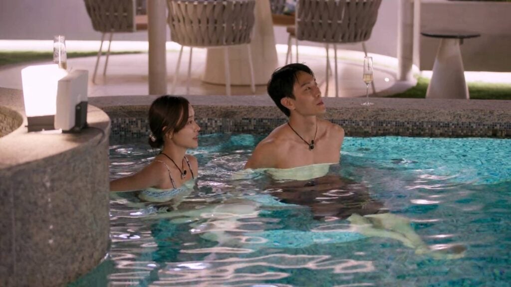 The image is a screenshot from the Korean reality show Single's Inferno Season 5 — Kim Min-gee and Woo Sung-min during their early Paradise date.