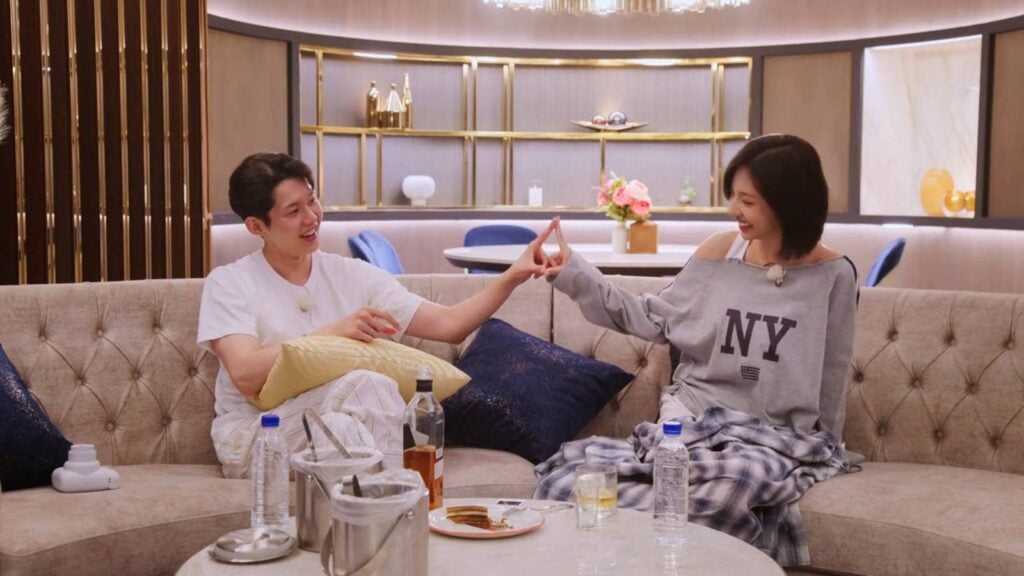 Single’s Inferno Season 5 - Woo Sung-min and Kim Go-eun on a Paradise date in episode 3.