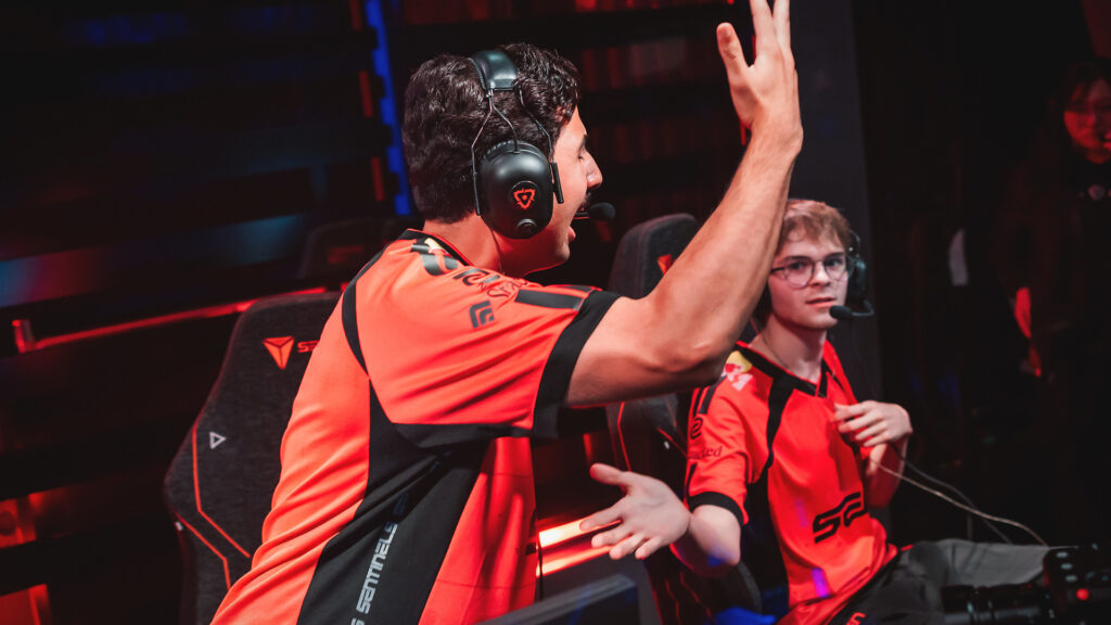 SEN cortezia celebrating after his 1v3 clutch