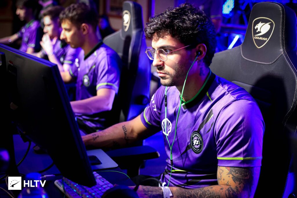 It’s a photo from the CS2 esports tournament FiReLEAGUE Buenos Aires 2025 - players from 9z Team.