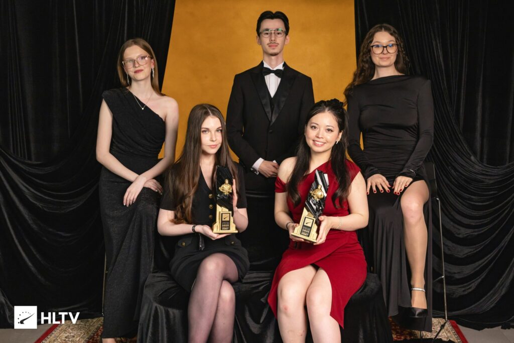 It’s a photo of the CS2 team BIG EQUIPA after winning the HLTV Award 2025 as Women’s player of the year.