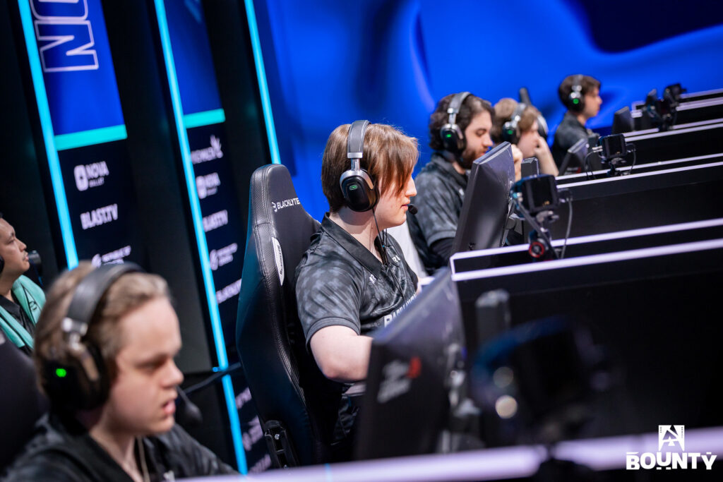 It’s a photo of the CS2 players from the team MOUZ competing at the esports event BLAST Bounty Winter 2026.