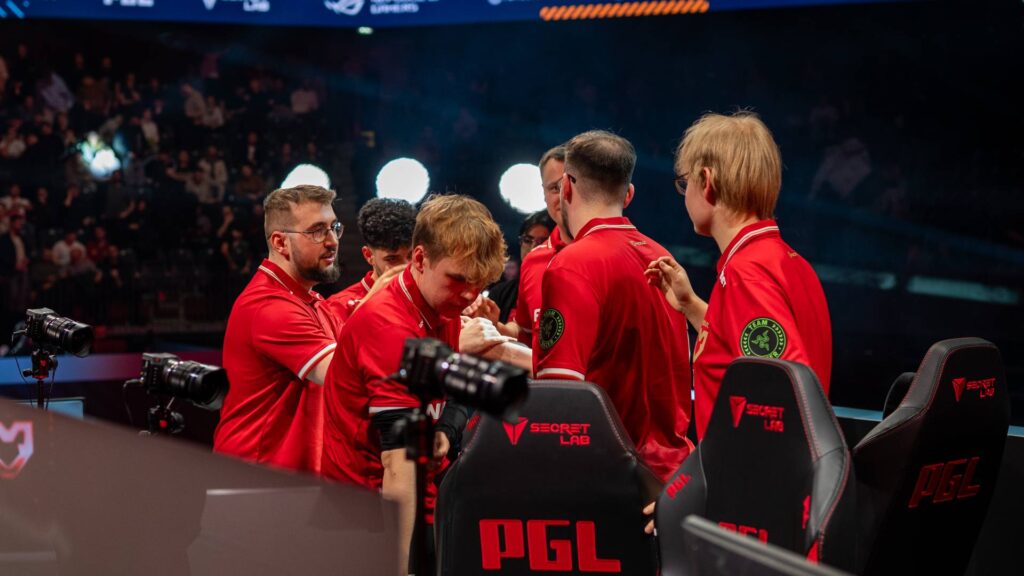 It’s a photo of Counter-Strike 2 players from the team MOUZ during the playoffs stage at the CS2 esports tournament PGL Cluj-Napoca 2026 — after defeating NAVI in the quarterfinal.