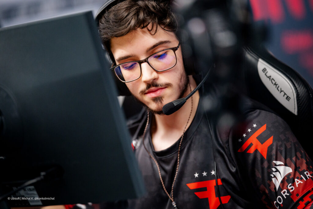 The photo of the R6 Siege X esports players from the team FaZe Clan at the Six Invitational 2026 Groups.