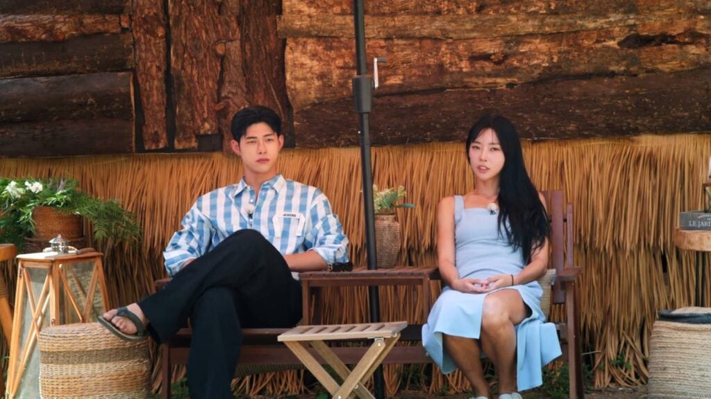 The screenshot from the Netflix show Single’s Inferno Season 5 - episode 9, Song Seung-il and Kim Min-gee have a chat.