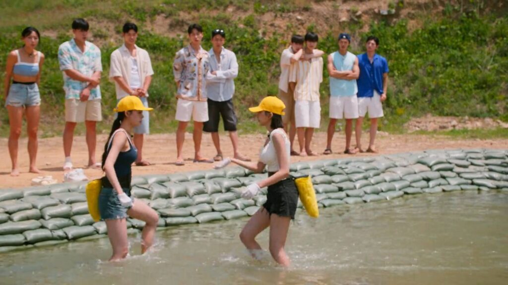 The screenshot from the Netflix show Single’s Inferno Season 5 - episode 9, two girls fight in a pool for a Paradise date.