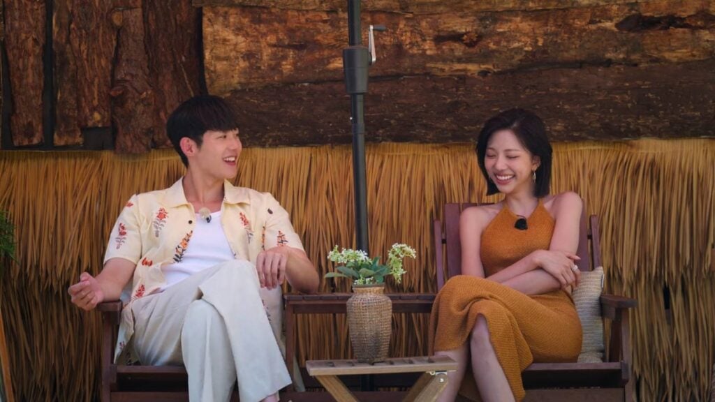 The image features two participants of Single’s Inferno Season 5: Kim Go-eun to Woo Sung-min on the inferno island. 