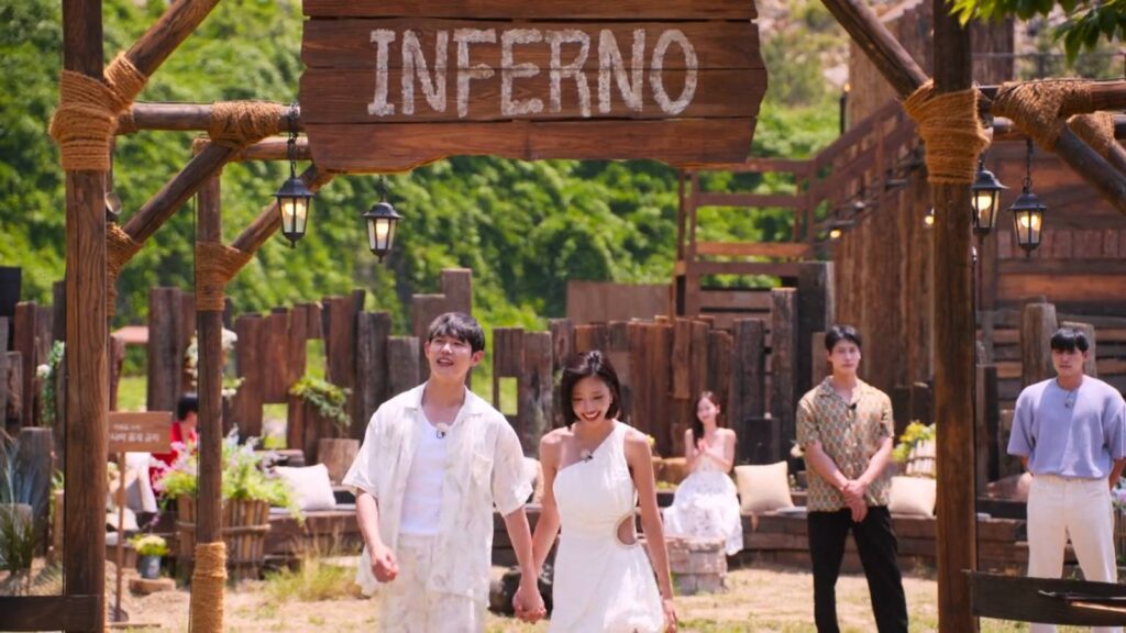 In episode 12 of Single’s Inferno Season 5, five final couples of this show were formed: the image shows Kim Go-eun and Woo Sung-min.