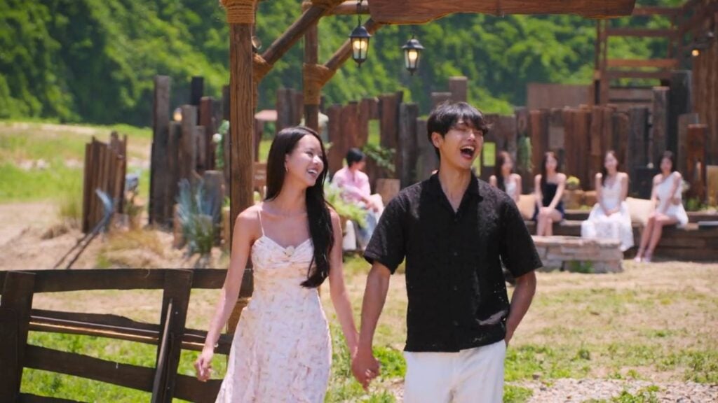 In episode 12 of Single’s Inferno Season 5, five final couples of this show were formed: the image shows Park Hee-sun and Lim Su-been.