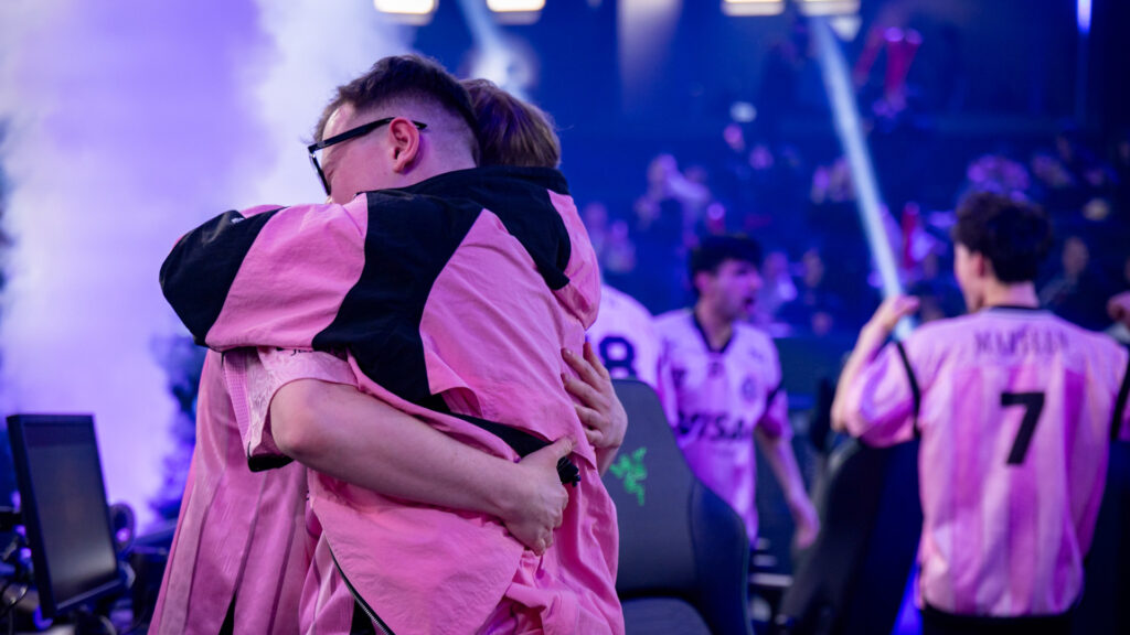 M8 starxo and minny hugging