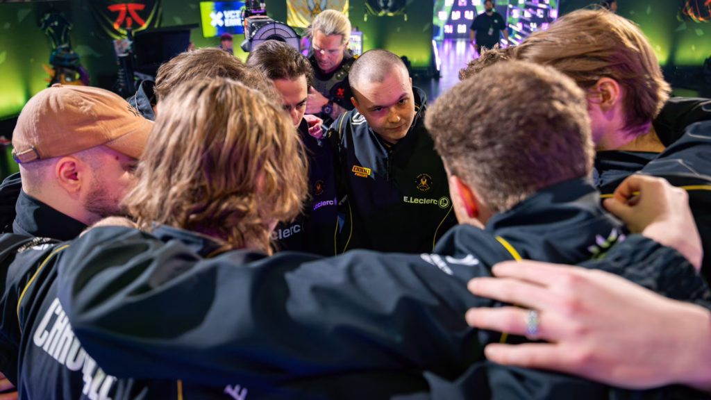 VIT PAL with the team before the match against Fnatic